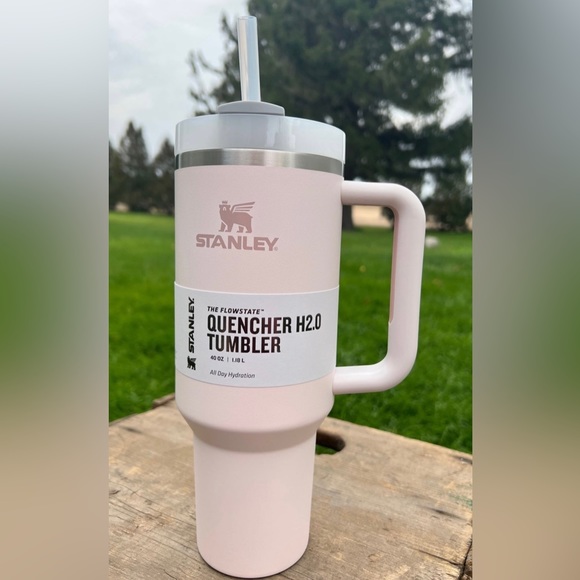 Stanley Dining | Stanley 40 oz. Quencher H2.0 FlowState Tumbler Nwt Cream Speckle | Color: Cream/Purple | Size: Os | Hannahsgoodeye's Closet